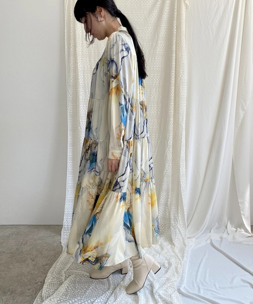 LHELBIE(レルビエ)の「ペイント柄ティアードワンピース(ワンピース・レディース・ベージュ・FREE)」の7枚目の写真