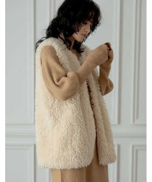 Re:EDIT（リエディ）の「プードルフェイクファーベスト（ノーカラージャケット・レディース・チャコールグレー/アイボリー/グレイッシュベージュ/グレー・MEDIUM）」の8枚目の写真