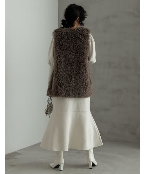 Re:EDIT（リエディ）の「プードルフェイクファーベスト（ノーカラージャケット・レディース・チャコールグレー/アイボリー/グレイッシュベージュ/グレー・MEDIUM）」の13枚目の写真