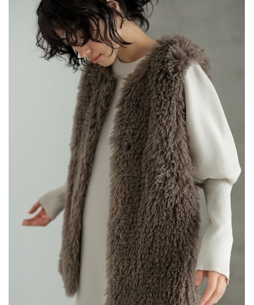 Re:EDIT（リエディ）の「プードルフェイクファーベスト（ノーカラージャケット・レディース・チャコールグレー/アイボリー/グレイッシュベージュ/グレー・MEDIUM）」の15枚目の写真