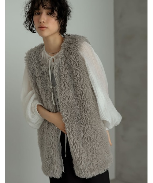 Re:EDIT（リエディ）の「プードルフェイクファーベスト（ノーカラージャケット・レディース・チャコールグレー/アイボリー/グレイッシュベージュ/グレー・MEDIUM）」の16枚目の写真