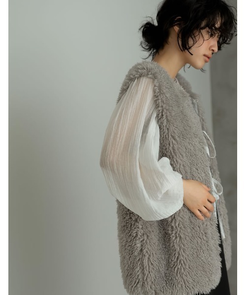 Re:EDIT（リエディ）の「プードルフェイクファーベスト（ノーカラージャケット・レディース・チャコールグレー/アイボリー/グレイッシュベージュ/グレー・MEDIUM）」の19枚目の写真