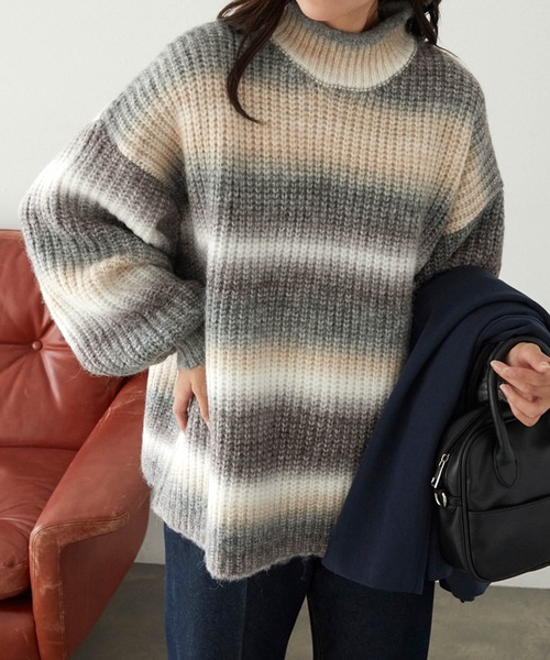 Chaco closet(チャコ クローゼット)の「オーバーサイズグラデーションロールネックニットプルオーバー(ニット/セーター・レディース・パープル/グリーン/ピンク/グレー・FREE)」の6枚目の写真