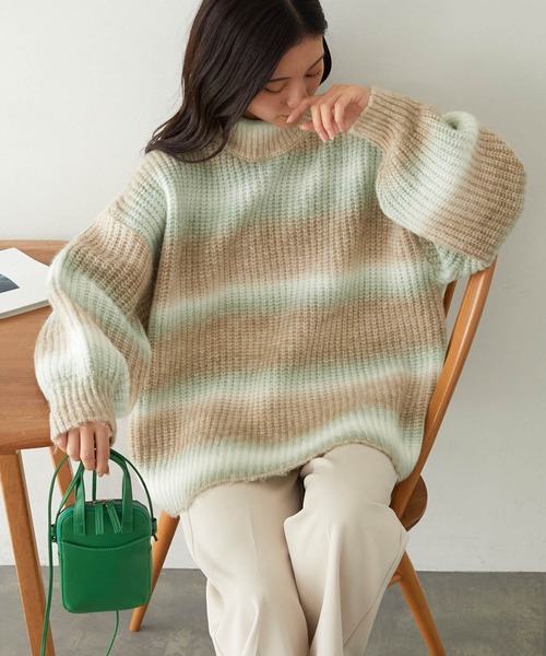 Chaco closet(チャコ クローゼット)の「オーバーサイズグラデーションロールネックニットプルオーバー(ニット/セーター・レディース・パープル/グリーン/ピンク/グレー・FREE)」の22枚目の写真