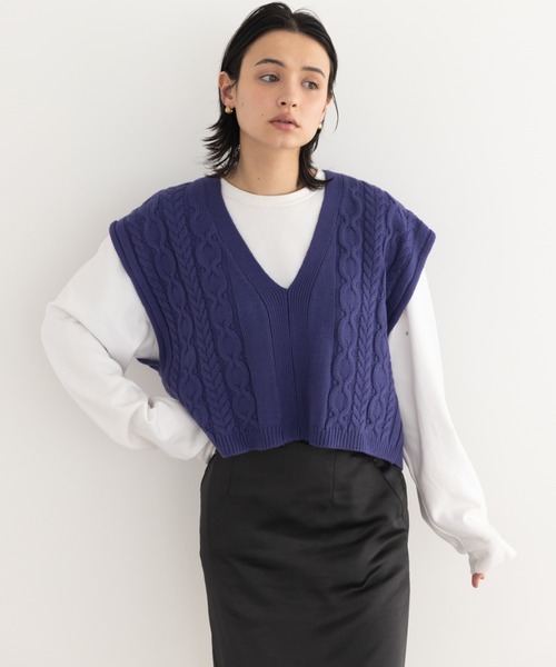 koe(コエ)の「カシミアタッチショートベスト(ベスト・レディース・ホワイト/チャコールグレー/ブルー・FREE)」の1枚目の写真