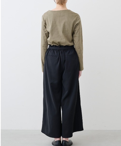 IEDIT(イディット)の「IEDIT タックプリーツデザインのワイドシルエットパンツ(その他パンツ・レディース・ブラック/カーキ・MEDIUM/LARGE/X-LARGE/XX-LARGE)」の9枚目の写真