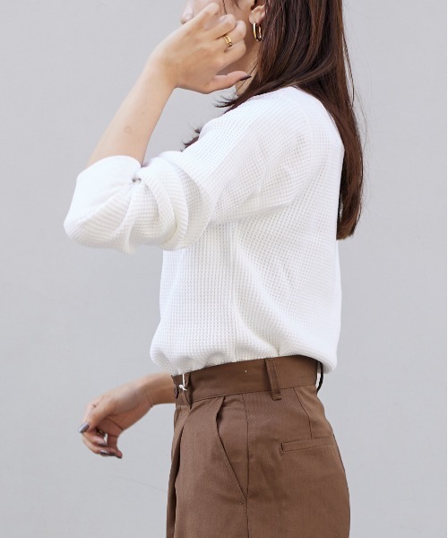 UNIVERSAL OVERALL(ユニバーサルオーバーオール)の「モックネック ワッフルTシャツ【MOCK NECK TEE L/S】(Tシャツ/カットソー・レディース・ホワイト/ネイビー/ブラック・L/M)」の7枚目の写真