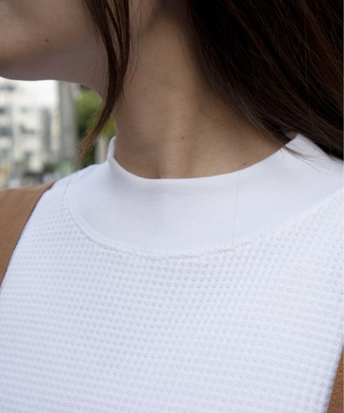 UNIVERSAL OVERALL(ユニバーサルオーバーオール)の「モックネック ワッフルTシャツ【MOCK NECK TEE L/S】(Tシャツ/カットソー・レディース・ホワイト/ネイビー/ブラック・L/M)」の5枚目の写真