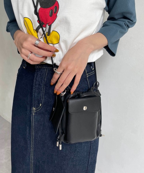 CAPRICIEUX LE'MAGE（カプリシューレマージュ）の「巾着スマホショルダーバッグ（ショルダーバッグ・レディース・アイボリー/ブラック/ベージュ・FREE）」の9枚目の写真