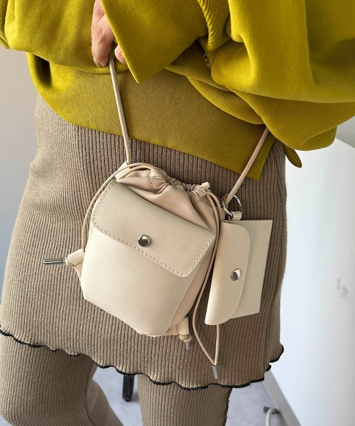 CAPRICIEUX LE'MAGE（カプリシューレマージュ）の「巾着スマホショルダーバッグ（ショルダーバッグ・レディース・アイボリー/ブラック/ベージュ・FREE）」の6枚目の写真