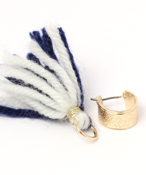 niko and...(ニコアンド)の「ニットタッセル2WAYピアス(ピアス(両耳用)・レディース・ベージュ/ネイビー/パープル/グリーン・0)」の6枚目の写真
