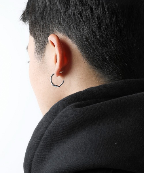 LEGENDA(レジェンダ)の「レジェンダ シルバー925 リングピアス -Distortion- / LEGENDA Silver925 Ring Pierce -Distortion-(ピアス(片耳用)・メンズ・シルバー/ゴールド・FREE)」の2枚目の写真