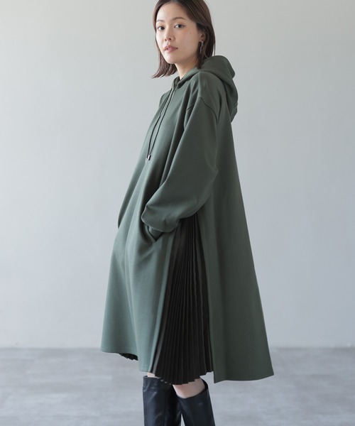 HERENCIA(ヘレンチア)の「サイドプリーツパーカーワンピース(ワンピース・レディース・カーキ/ブラック/ネイビー・MEDIUM)」の2枚目の写真