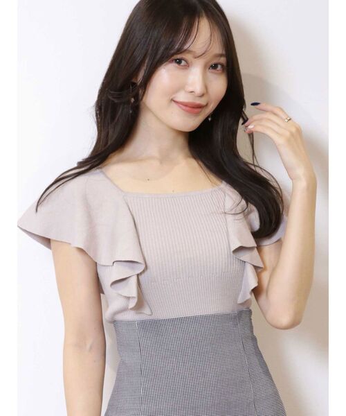 MERCURYDUO(マーキュリーデュオ)の「2WAY総針ラッフルコンパクトニット(ニット/セーター・レディース・ラベンダー/ベージュ/レッド/グリーン/ブラック/オフホワイト/チャコールグレー/ブルー・FREE)」の12枚目の写真