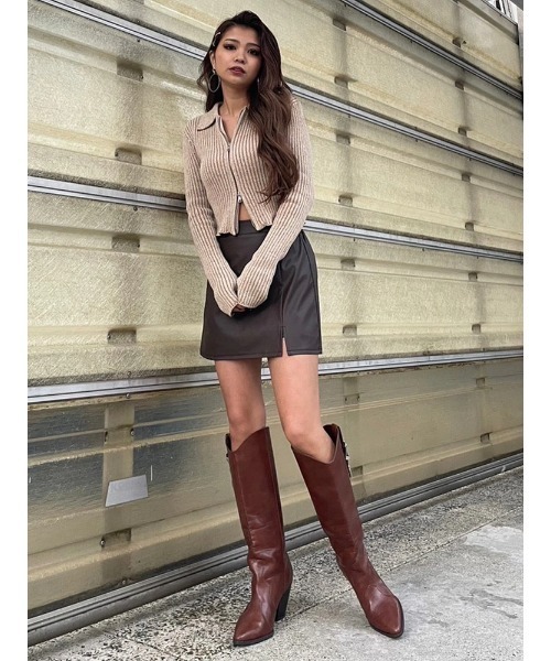 EGOIST（エゴイスト）の「裾スリットフェイクレザーミニスカート（スカート・レディース・ブラウン/ブラック・S/M）」の5枚目の写真