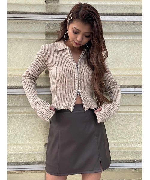 EGOIST（エゴイスト）の「裾スリットフェイクレザーミニスカート（スカート・レディース・ブラウン/ブラック・S/M）」の6枚目の写真