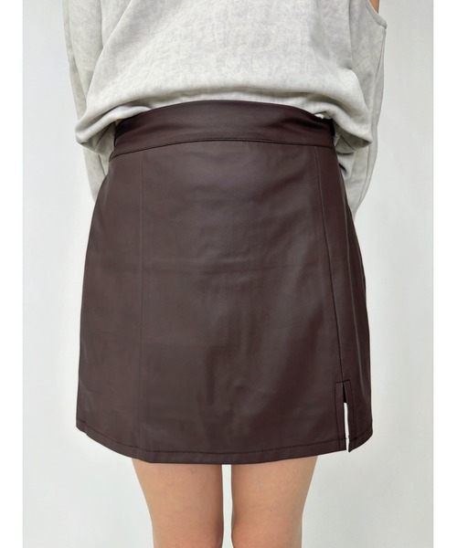 EGOIST（エゴイスト）の「裾スリットフェイクレザーミニスカート（スカート・レディース・ブラウン/ブラック・S/M）」の15枚目の写真