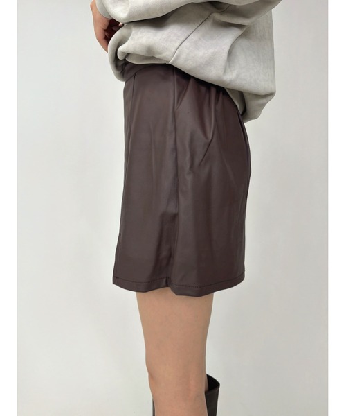 EGOIST（エゴイスト）の「裾スリットフェイクレザーミニスカート（スカート・レディース・ブラウン/ブラック・S/M）」の20枚目の写真