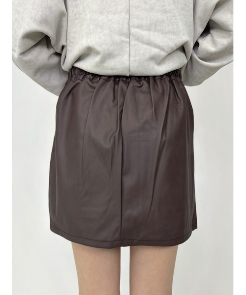 EGOIST（エゴイスト）の「裾スリットフェイクレザーミニスカート（スカート・レディース・ブラウン/ブラック・S/M）」の17枚目の写真