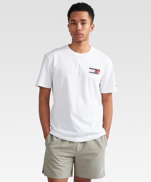 tommy jeans（トミー ジーンズ）の「【オンライン限定】TOMMYバックロゴTシャツ（Tシャツ/カットソー・メンズ・ホワイト/ブラック/グレー・LARGE/MEDIUM/SMALL/X-LARGE/XX-LARGE）」の10枚目の写真
