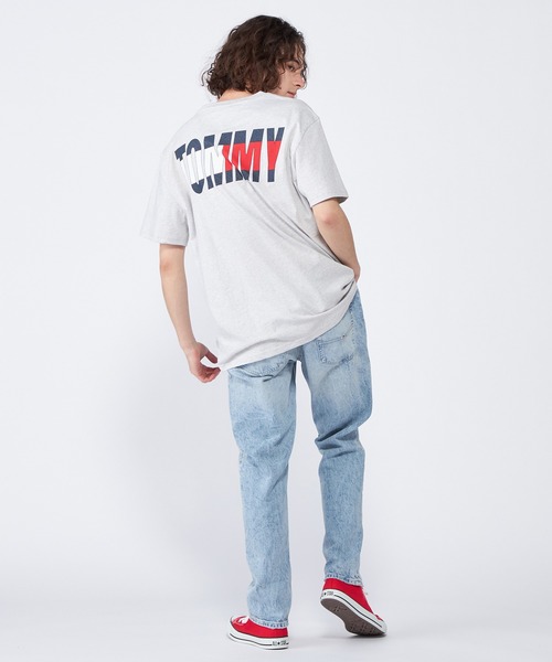 tommy jeans（トミー ジーンズ）の「【オンライン限定】TOMMYバックロゴTシャツ（Tシャツ/カットソー・メンズ・ホワイト/ブラック/グレー・LARGE/MEDIUM/SMALL/X-LARGE/XX-LARGE）」の14枚目の写真