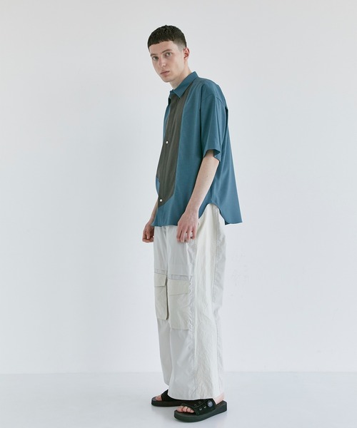 CITY TOKYO（シティトウキョウ）の「SOLOシンセティックドッキングカーゴパンツ（カーゴパンツ・メンズ・グレイッシュベージュ/ブラック・1/2）」の15枚目の写真