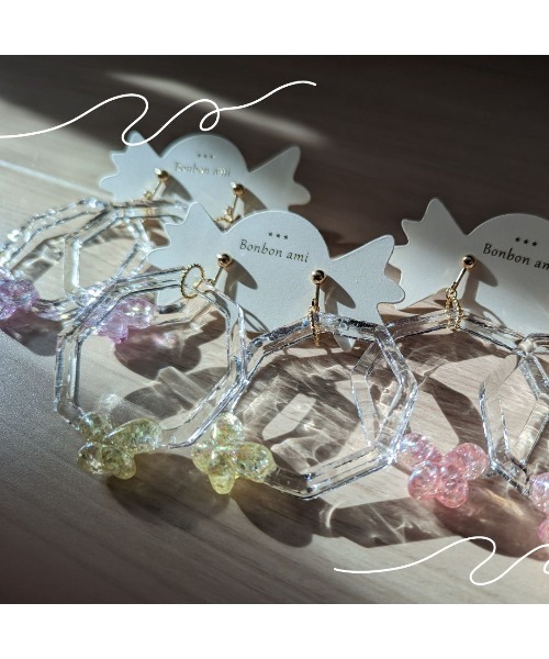 tone(トーン)の「【hazeleyes】透明フープのゆらゆら蝶々イヤリング(Bonbonami ボンボンアミ)(MA)(イヤリング・レディース・パープル/イエロー/ピンク・FREE)」の10枚目の写真