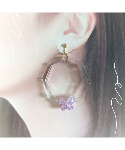 tone(トーン)の「【hazeleyes】透明フープのゆらゆら蝶々イヤリング(Bonbonami ボンボンアミ)(MA)(イヤリング・レディース・パープル/イエロー/ピンク・FREE)」の4枚目の写真