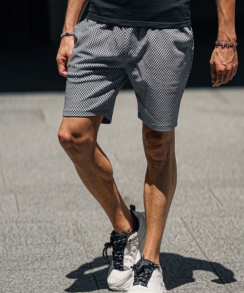 SOMEDIFF(サムディフ)の「【SOMEDIFF】夏のスタイルに刺激をプラス。 総柄ハーフパンツ メンズ 夏服(その他パンツ・メンズ・ホワイト×ブラック/ブラック×グレー/ホワイト・M/XL/L)」の12枚目の写真