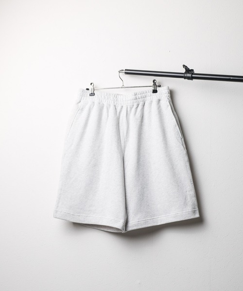 United Athle(ユナイテッドアスレ)の「『United Athle』8.6オンス ルーズフィット スウェット ショーツ(裏パイル)(スウェットパンツ・レディース・グレイッシュベージュ/アッシュグレー/グリーン/ブラック・LARGE/MEDIUM/X-LARGE)」の2枚目の写真