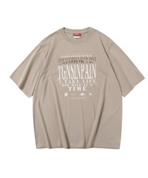 TGNS（ツーガンズ）の「【TGNS】We NEED MUSIC gradient font print Tee / 【ツーガンズ】ロゴプリント半袖Tシャツ（Tシャツ/カットソー）」