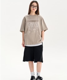 TGNS（ツーガンズ）の「【TGNS】We NEED MUSIC gradient font print Tee / 【ツーガンズ】ロゴプリント半袖Tシャツ（Tシャツ/カットソー）」