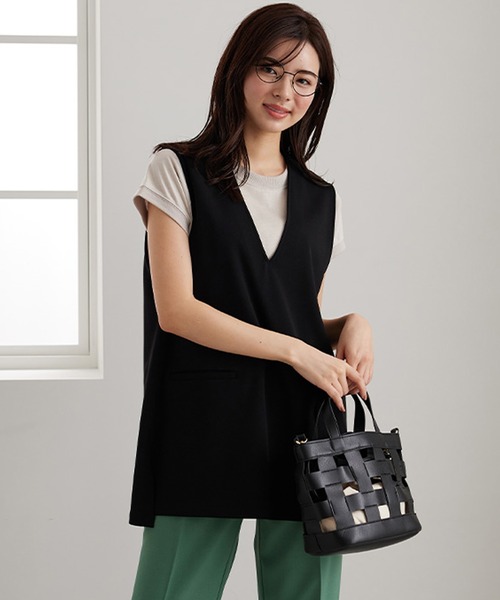 BELLUNA(ベルーナ)の「ポケット付Vネックデザインベスト(ベスト・レディース・アイボリー/ブラック/オリーブ・X-LARGE/MEDIUM/LARGE)」の6枚目の写真