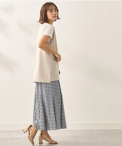 BELLUNA(ベルーナ)の「ポケット付Vネックデザインベスト(ベスト・レディース・アイボリー/ブラック/オリーブ・X-LARGE/MEDIUM/LARGE)」の10枚目の写真