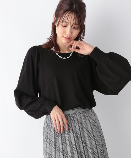 GLOBAL WORK(グローバルワーク)の「洗えるボリュームスリーブプルオーバー/MATINEE LINE/967671(ニット/セーター・レディース・ブルー系その他6/グレイッシュベージュ/ブラック/マスタード・MEDIUM/LARGE)」の2枚目の写真