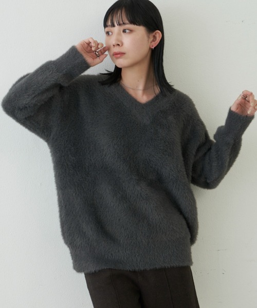 Aunt Marie's(アントマリーズ)の「Vネックリッチシャギーニット(ニット/セーター・レディース・ベージュ/ブラック/チャコールグレー・FREE)」の13枚目の写真