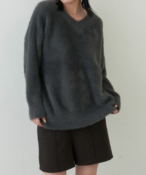 Aunt Marie's(アントマリーズ)の「Vネックリッチシャギーニット(ニット/セーター・レディース・ベージュ/ブラック/チャコールグレー・FREE)」の15枚目の写真