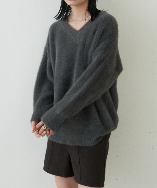Aunt Marie's(アントマリーズ)の「Vネックリッチシャギーニット(ニット/セーター・レディース・ベージュ/ブラック/チャコールグレー・FREE)」の16枚目の写真