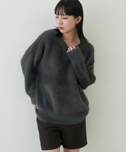 Aunt Marie's(アントマリーズ)の「Vネックリッチシャギーニット(ニット/セーター・レディース・ベージュ/ブラック/チャコールグレー・FREE)」の14枚目の写真