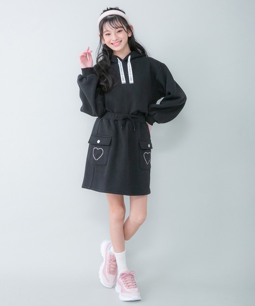 JENNI belle(ジェニィベル)の「【WEB限定】【ウエスト調整可能】裏起毛カーゴスカート(スカート・キッズ・ブラック/サックスブルー/ピンク・130cm/140cm/150cm/160cm)」の4枚目の写真