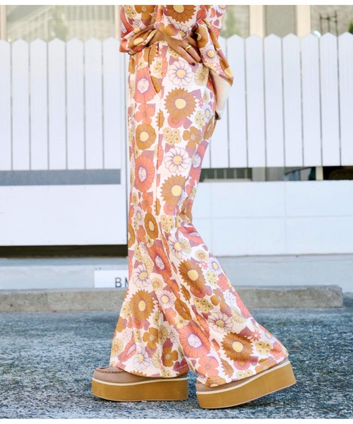 anap mimpi(アナップミンピ)の「レトロフラワー 裏毛 ワイドパンツ(その他パンツ・レディース・ダークグレー/ベージュ系その他・FREE)」の10枚目の写真