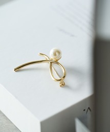 パールウェーブブローチ