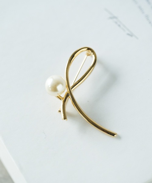 un dix cors(アンディコール)の「パールウェーブブローチ(ブローチ/コサージュ・レディース・ゴールド・FREE)」の3枚目の写真