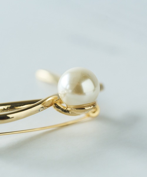 un dix cors(アンディコール)の「パールウェーブブローチ(ブローチ/コサージュ・レディース・ゴールド・FREE)」の4枚目の写真