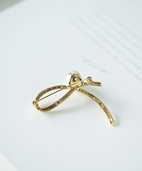 un dix cors(アンディコール)の「パールウェーブブローチ(ブローチ/コサージュ・レディース・ゴールド・FREE)」の5枚目の写真