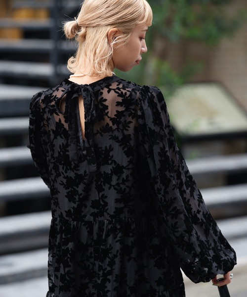 CIAOPANIC(チャオパニック)の「【オケージョンドレス】ベロアフラワーティアードミニワンピース(ドレス・レディース・ブラック/ブルー・FREE)」の5枚目の写真