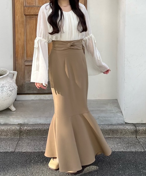 JUNOAH(ジュノア)の「ツイストリボンサスペンダーマーメイドスカート(スカート・レディース・アイボリー/モカ/ブラック・X-LARGE/LARGE/MEDIUM)」の11枚目の写真