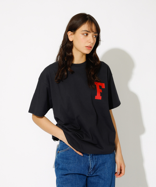 FRUIT OF THE LOOM（フルーツオブザルーム）の「【FRUIT OF THE LOOM】ワンポイント刺繍＆プリント クルーネック ショートスリーブ Tシャツ（Tシャツ/カットソー・メンズ・グレー系その他/ブラック/ホワイト/ブラック系その他/ホワイト系その他/グレー・M/XL/L）」の5枚目の写真