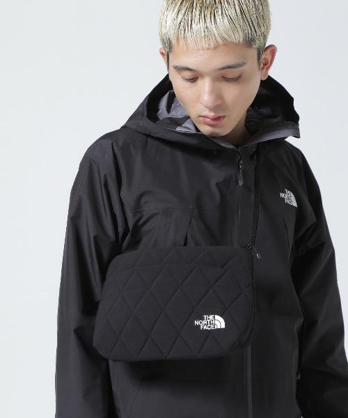 THE NORTH FACE(ザノースフェイス)の「THE NORTH FACE/ザ・ノース・フェイス Geoface Pouch ジオフェイスポーチ NM32356(ショルダーバッグ・レディース・ブラック/グレー/カーキ/アイボリー・FREE)」の5枚目の写真
