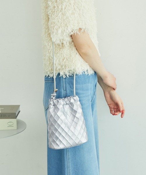 ROPE' PICNIC（ロペピクニック）の「スクエアエンボスドロストリングショルダーバッグ（ショルダーバッグ・レディース・シルバー/ピンク/ブラック/キナリ・FREE）」の4枚目の写真